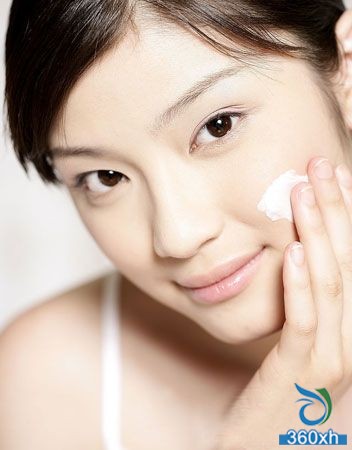 Spring hydrating whitening 4 steps