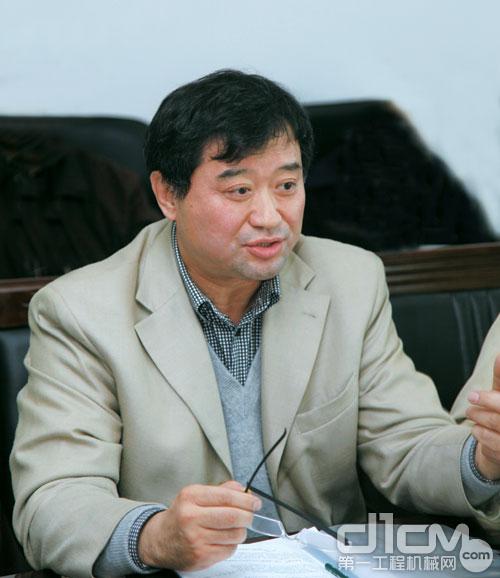 Su Zimeng, Secretary-General of China Construction Machinery Industry Association
