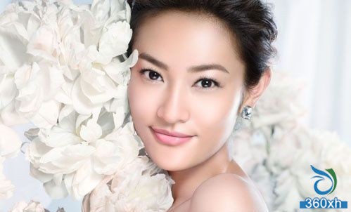 What are the benefits of a skin care product that exudes a pleasant aroma?
