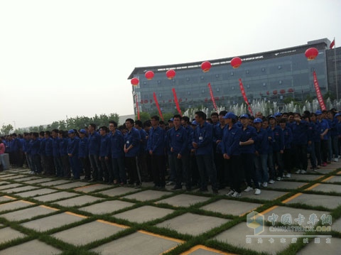 More than 1,000 employees from Weichai participated in this event