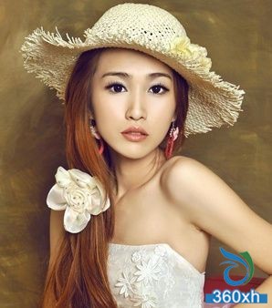 Clear and flawless bridal makeup achievements innocent big-eyed bride