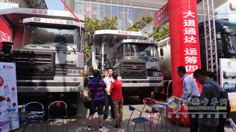 The heavy-duty dump truck with Xi'an Cummins Engine received everyoneâ€™s attention