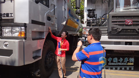 The heavy truck dump truck with Xi'an Cummins Engine received media attention