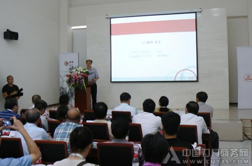 The 1st National Seminar on Precision Manufacturing Technology and Application of Ultrahard Material Cutters Held in Zhengzhou