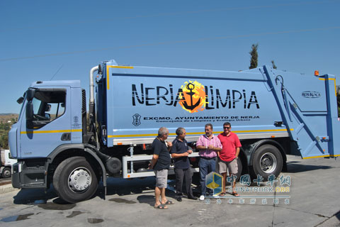 From left to right: Blas SÃ¡nchez, Municipal Public Works Manager; JosÃ© MartÃ­nez, Urban Waste Removal Service; JosÃ© Miguel GarcÃ­a, Maintenance and Cleaning Consultant; and Rafael Ceretto, Removal Service Director.