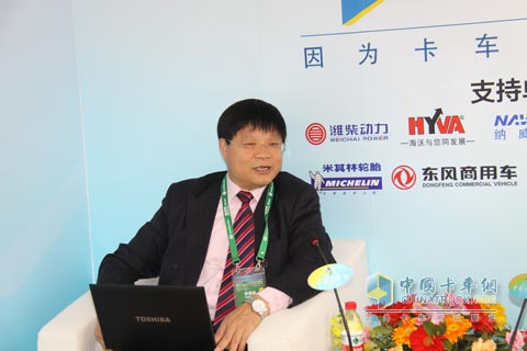 Mr. Liu Zenggang, Deputy General Manager of Tailemar Automotive Braking System (Shanghai) Co., Ltd., and Mr. Wu Yongqiang, Editor-in-Chief of China Truck Network