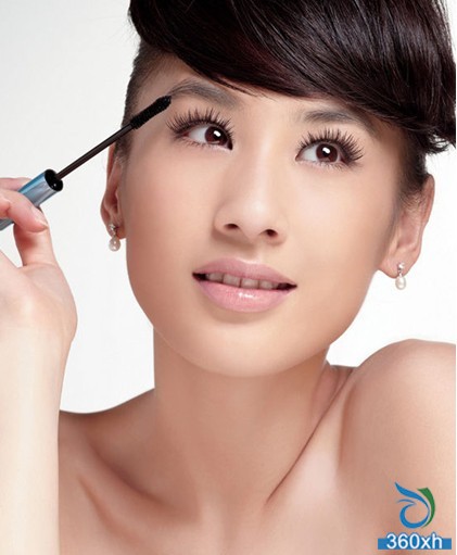 "Bare makeup queen" Huang Shengyi clear natural skin color