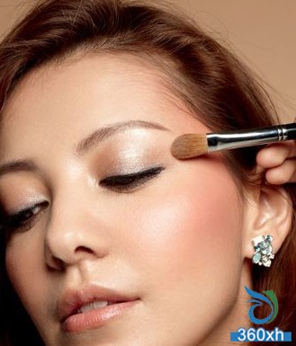 Simple 8-step magic light makeup fashion makeup