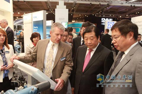 Tan Xuguang Meets with Davis, President of Eaton Vehicle Group