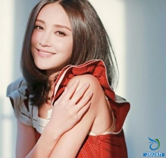Zhang Yiyi Weibo announces romance and reveals the secret of peach skin