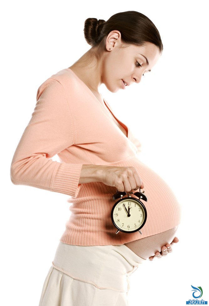 Pregnancy mother prepares for autumn skin dryness