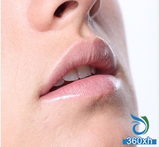 Create a moisturizing and supple lips in the fall - five strokes to get rid of the chapped lips