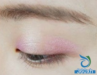 Use eye shadow color matching to draw fresh and light makeup