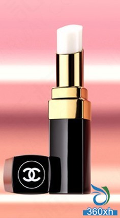 Create seductive lips with a youthful glow