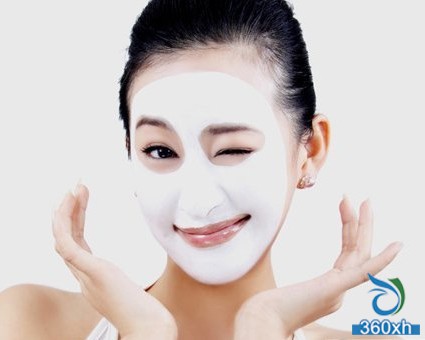 Use a moisturizing mask to pay attention to the correct skin care needs attention
