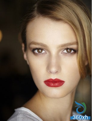 Add different colors to your lips. Teach you to pick a lipstick color selection technique.