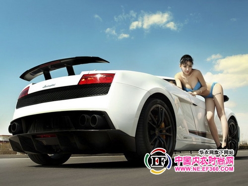 Xiang car with bikini beauty