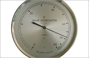 The difference between halogen moisture analyzer and thermometer
