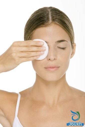 Eight steps to remove makeup, the first step is to moisturize