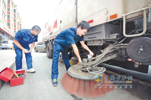 Sanitation vehicles enjoy "nanny" maintenance and maintenance