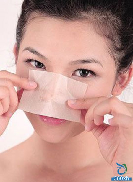 Is oil-absorbing paper helpful for the skin?