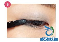 Graphic eye makeup steps to create electric eye MM