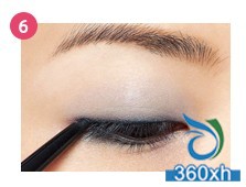 Graphic eye makeup steps to create electric eye MM