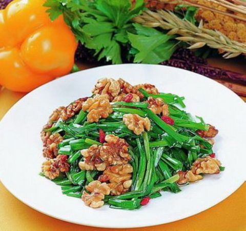 Leek fried walnuts