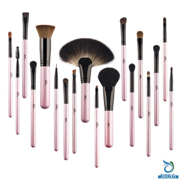 Make-up is not clean, breeding bacteria, the consequences are unbearable