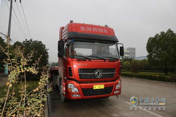 Dongfeng Commercial Vehicle with Dongfeng Cummins Engine
