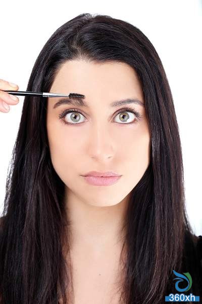 Help you build a thick eyebrow, you also have a thick eyebrow