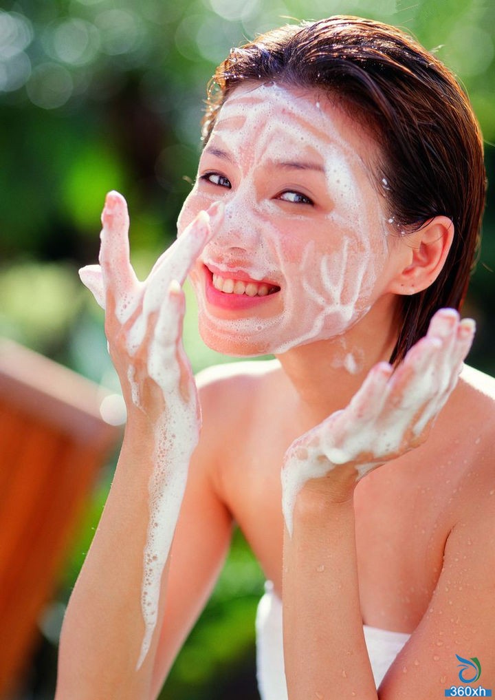 Anti-allergic skin care in winter, restores skin's suppleness and whiteness