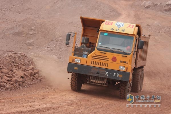 The â€œNorthwestern Wolvesâ€ mine car has to travel 40 miles per day on a mountain slope that exceeds 200 meters in height, with 5 kilometers per mile. Half of the wolf needs to carry more than 30 tons of coal cinder.