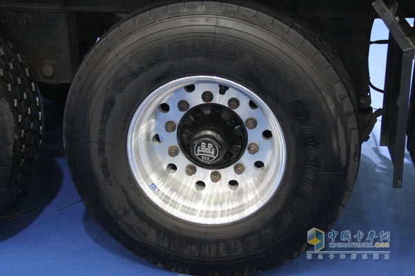 Market research firm ResearchandMarkets analysts predict that the global automobile aluminum alloy wheel industry will increase at a compound annual growth rate of 8.48% in 2014-2016. The main factor that contributes to the growth of the automotive aluminum alloy wheel market is the growing demand for automobiles around the world.