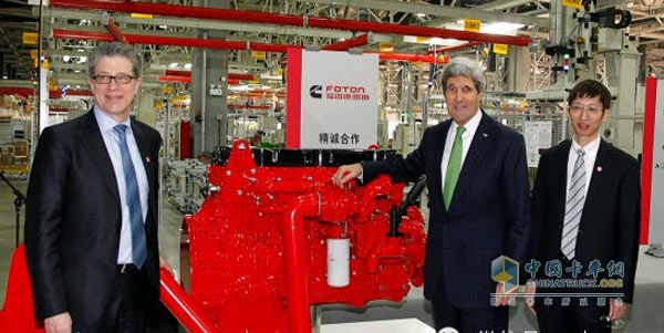 U.S. Secretary of State Kerry (right 2) posing with medium- and heavy-duty engines sparked speculation