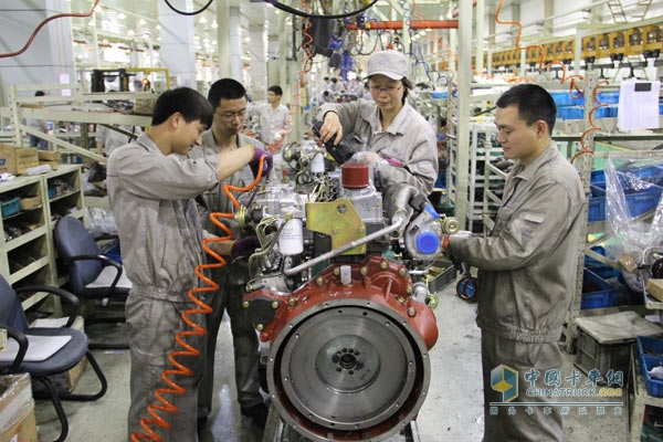 Xichai people meticulously produce engines