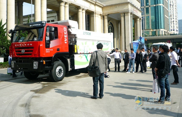 Red Rock Jieshi Disposable Garbage Truck Debuted at the 7th Shanghai International Solid Waste, Clean Special Equipment and Technology Exhibition