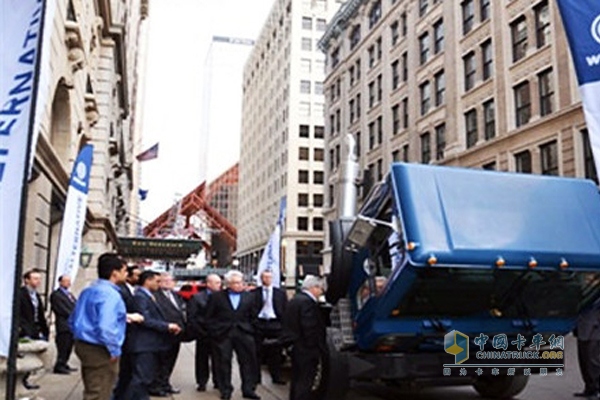 Weichai natural gas engine supporting the US MACK brand truck unveiled at the largest U.S. domestic truck show