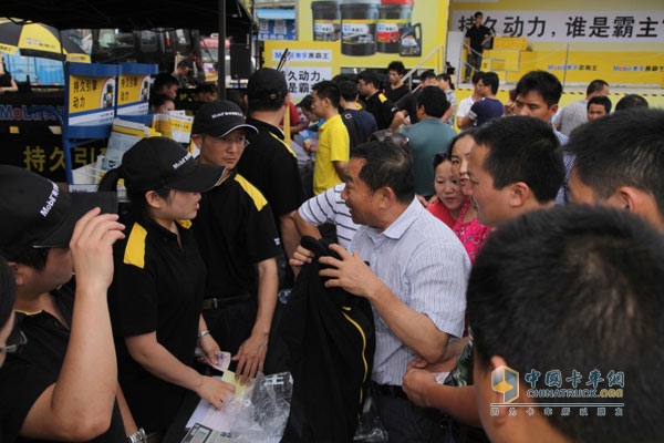 "Driving power, who is hegemony?" The event attracted many truck drivers to participate enthusiastically