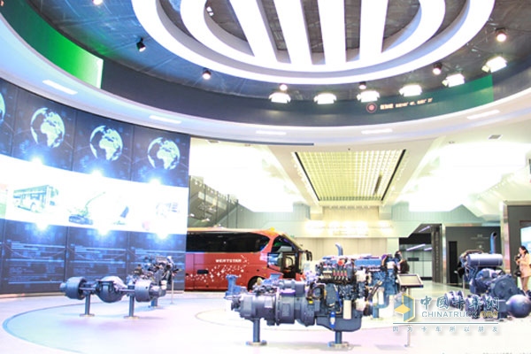 Engines displayed in Weichai Science and Technology Exhibition Hall