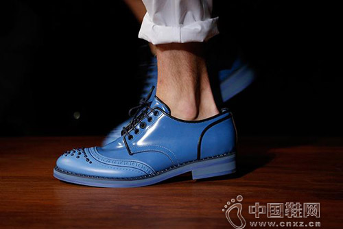 ç‰›ä»”å¸ƒæˆ–è–„è·è‰²é³„é±¼çš®é©çš„Deck shoes