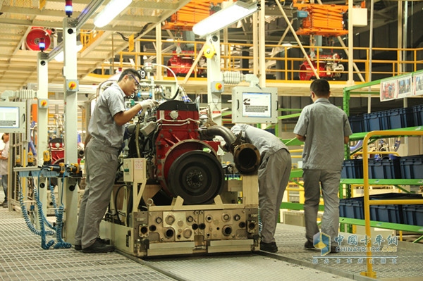 Futian Cummins employees on-site operation