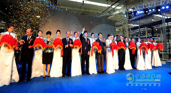 The ribbon cutting ceremony of the new production base of Anhui Jianghuai Navistar Diesel Engine Co., Ltd. was completed