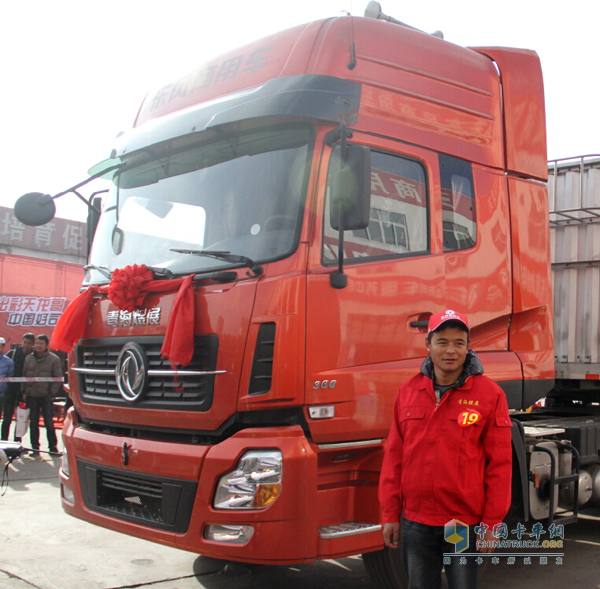 Ma Chengfu, who had a 10-year truck driving experience since he was born in 1987, praised the Cummins engine.