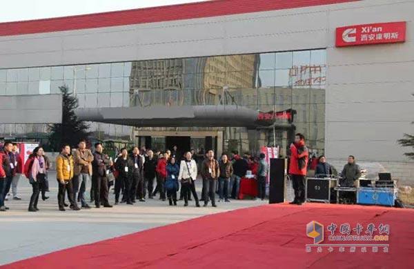 Shaanxi Auto Dealers Visit Xi'an Cummins Factory