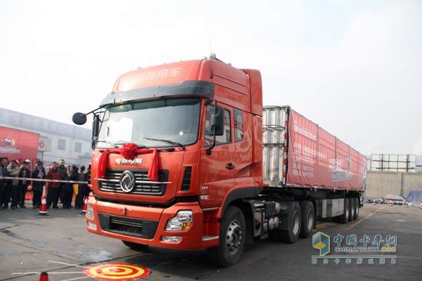 Tianlong heavy truck equipped with Dongfeng Cummins ISL9.5L engine