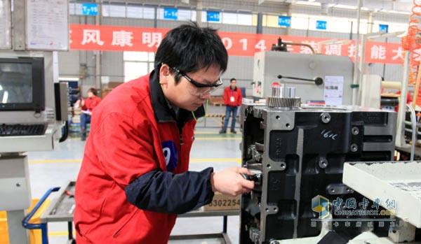Dongfeng Cummins Corporation final assembly workshop engine repair adjustment team