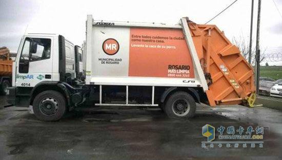 LimpAR Rear Loading Truck Serves in Rosario, one of the most populated cities in Argentina