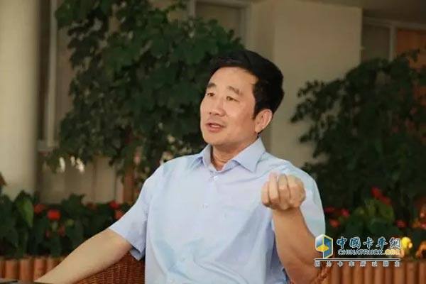 Representative of the National People's Congress, Chairman of the Board of Guangxi Yuchai Machinery Group Co., Ltd., Chairman of Guangxi Yuchai Machinery Co., Ltd.