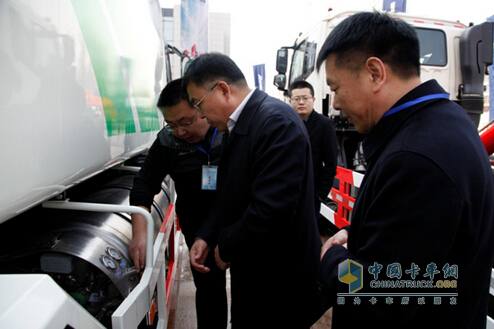 Delegates visited Futian Daimler sanitation products